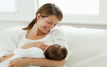 الرضاعة الطبيعية تقي الأُم من هذه الأمراض
